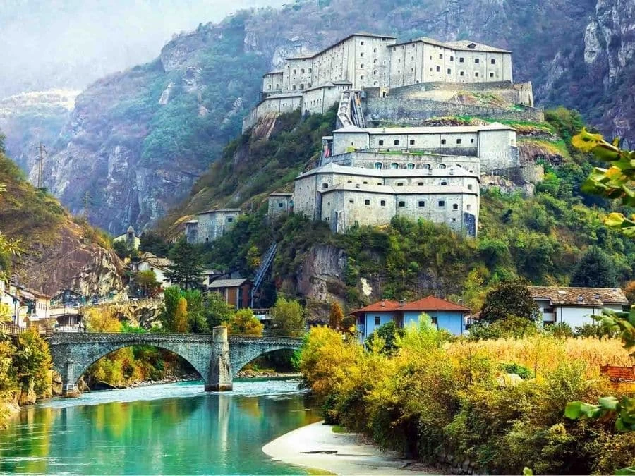 Northern Italy Wallpaper Bard 2 Northern Italy Wallpaper Bard - Image 2